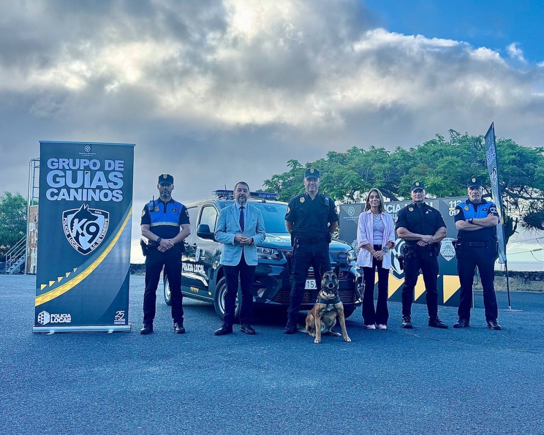Santa Cruz refuerza el parque móvil de la Policía Local con dos nuevos furgones